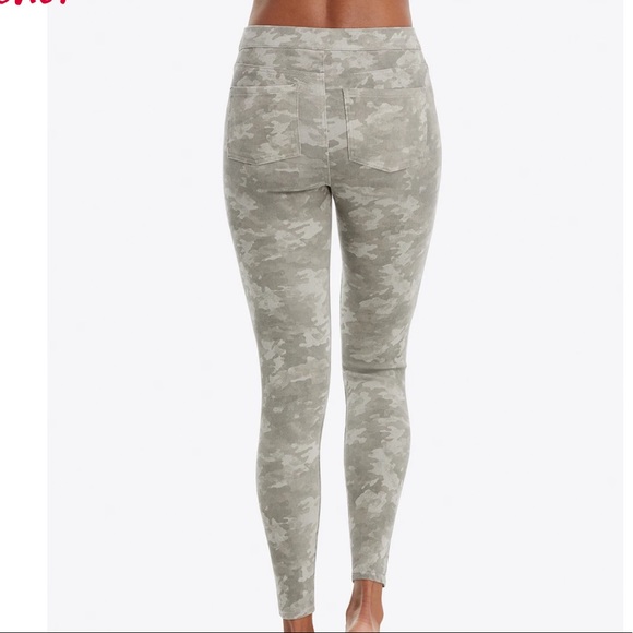 SPANX Jeanish Leggings StoneWash Camo - Picture 2 of 9